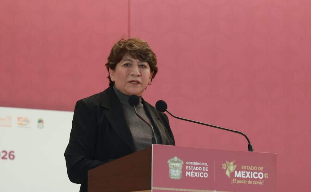 La gobernadora Delfina Gómez Álvarez encabezó la entrega de basificaciones y nombramientos a docentes del Estado de México. Foto Alejandro Vargas/ El Universal