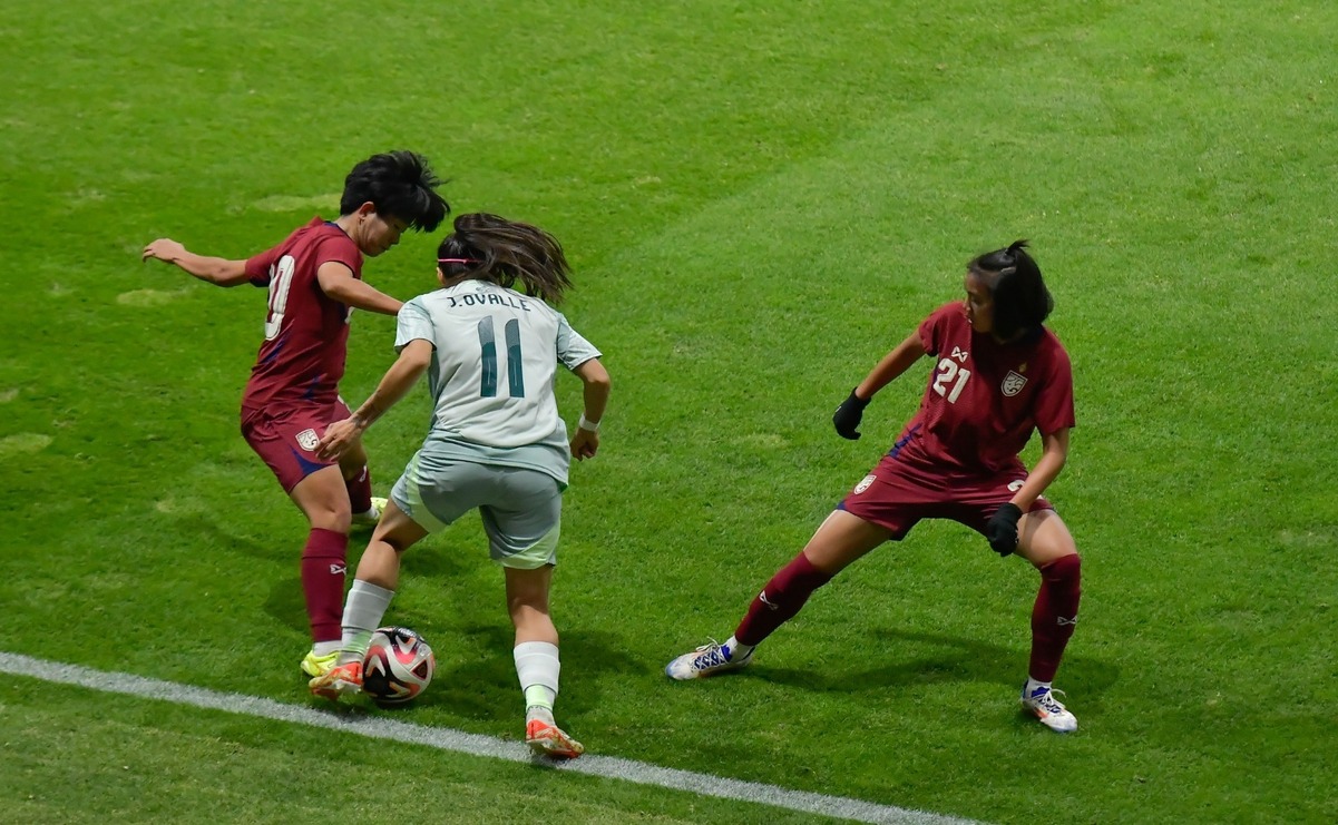 La pasión del Tri Femenil: Afición mexicana apoyó a su selección con porras y aplausos / Foto: Arturo Hernández