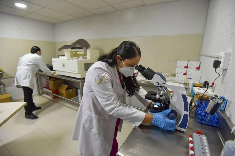 Especialista considera necesario invertir en programas de prevención y educación para reducir el número de contagios de VIH y otras infecciones de transmisión sexual. Foto Especial