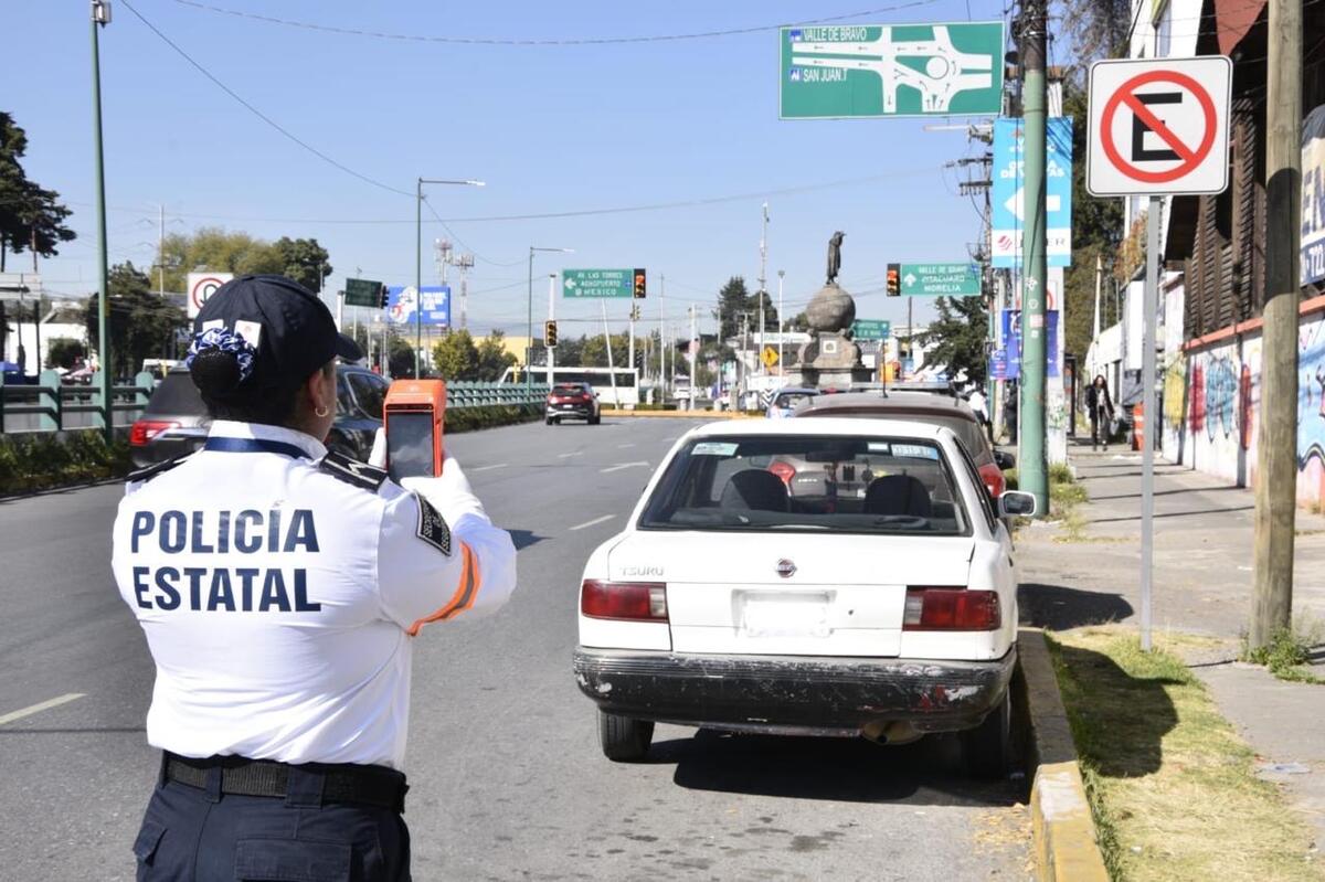 El reglamento establece que las agentes de Tránsito serán las únicas facultadas para infraccionar. Foto: especial