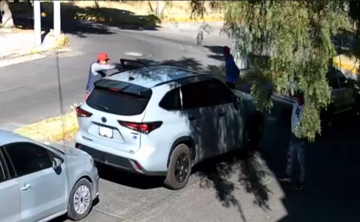 Asalto violento en menos de 50 segundos a conductora en Naucalpan