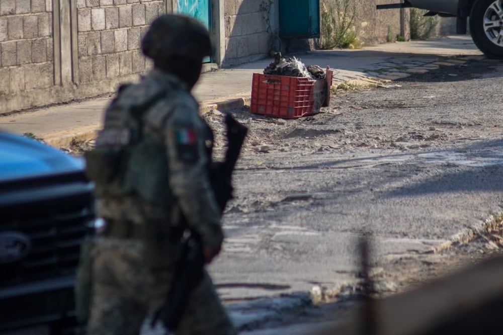 El cuerpo fue localizado en la calle Prolongación Morelos, entre calles Tezozomoc y Presa Angostura en la colonia San Francisco Chilpan del municipio de Tultitlán.
Foto: Luis Camacho/ El Universal