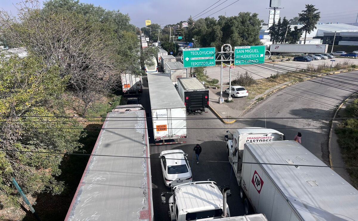 La carretera Cuautitlán-Tlalnepantla está saturada / Foto Arturo Contreras