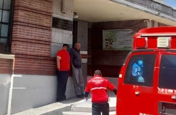 Los Bomberos y Protección Civil de Toluca atendieron el reporte por la crisis nerviosa. Foto Especial