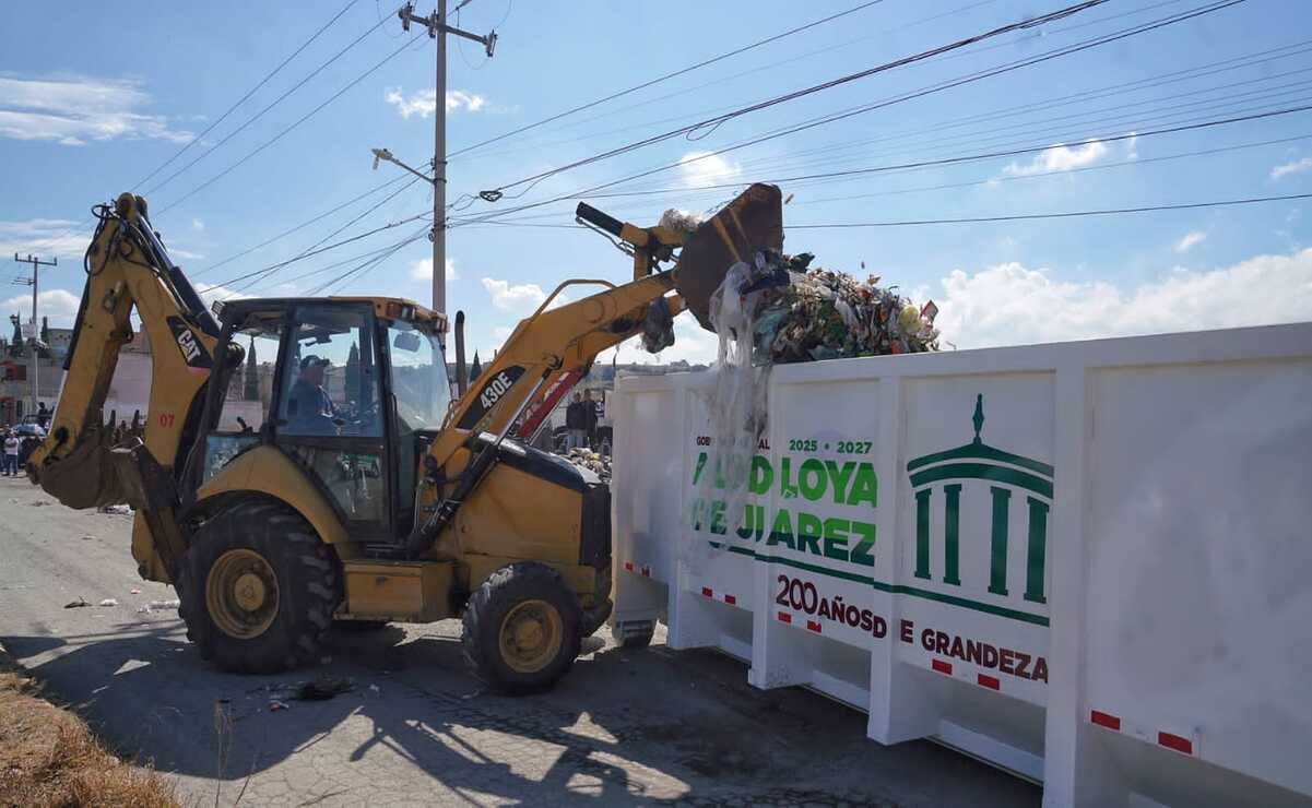 El Gobierno Municipal desplegó maquinaria, personal y cuatro contenedores con capacidad para 30 toneladas. Foto: Especial