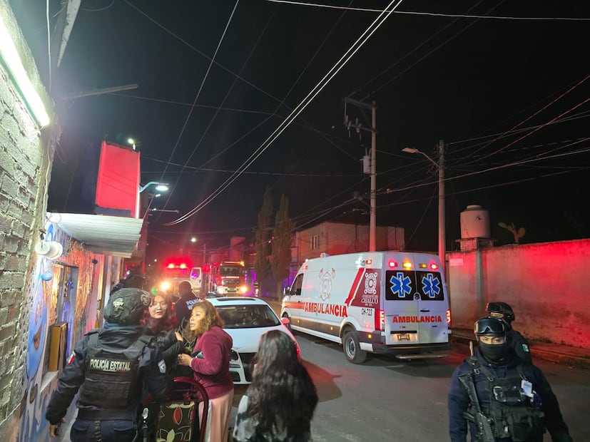 Protección Civil y Policía Estatal apoyaron en las labores de seguridad y contención del siniestro. Foto Especial