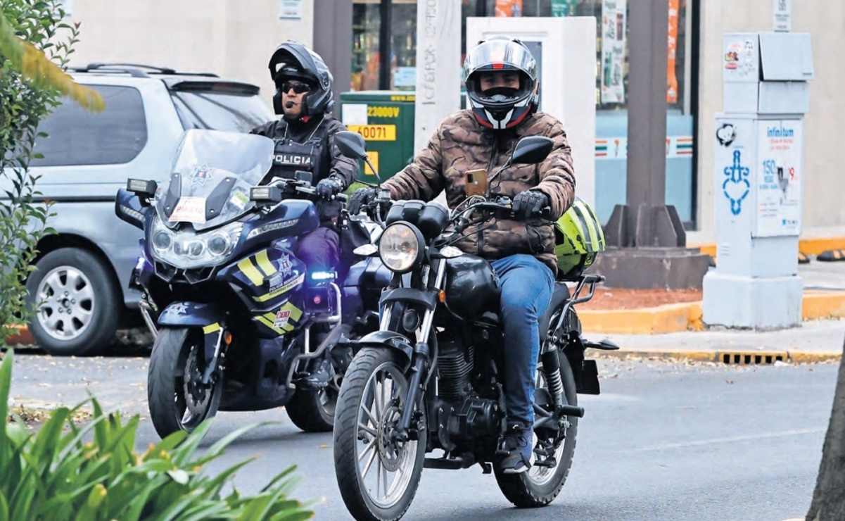 Motociclistas del Edomex podrían beneficiarse de un descuento del 50% en la tenencia al usar casco de forma responsable, según una nueva propuesta legislativa. Foto Jorge Alvarado