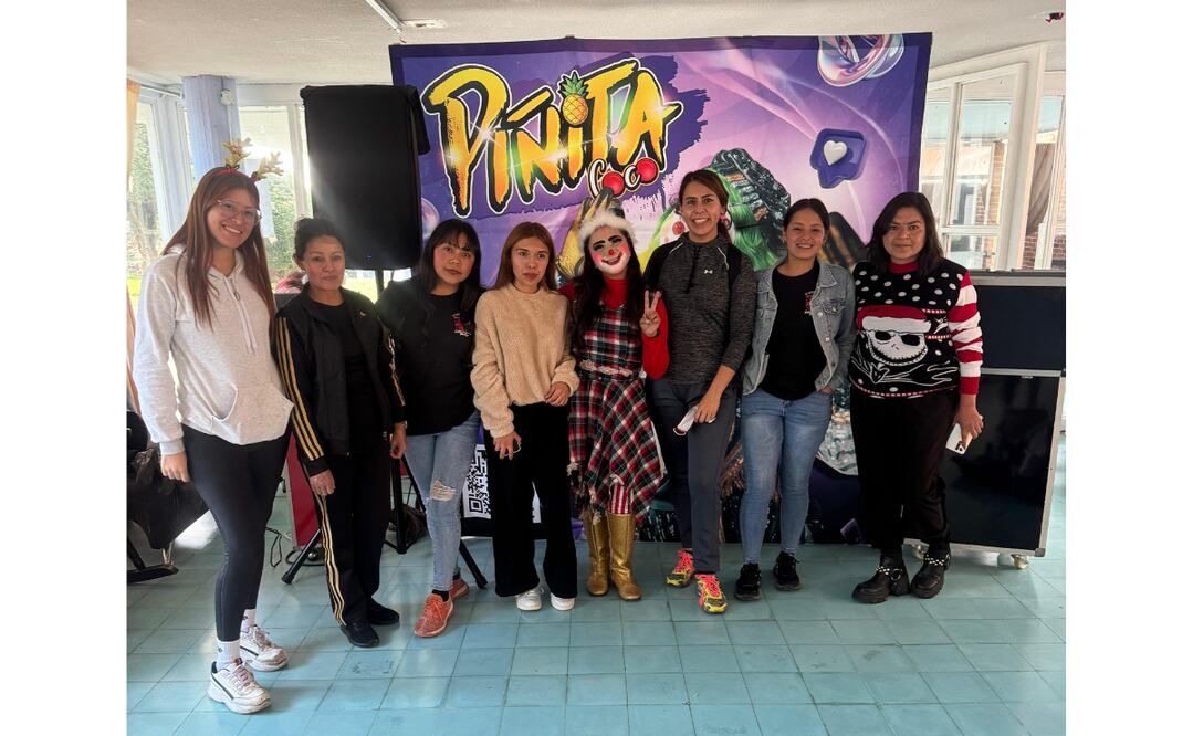 La payasita Piñita y un grupo de voluntarias de 'Ladridos de Esperanza' / Foto: Especial