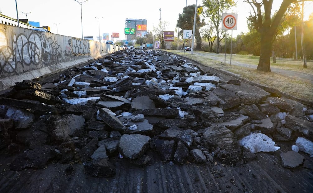 Además del arroyo vehicular, la obra contempla banquetas, puentes y nuevas luminarias para la seguridad peatonal. Foto Especial