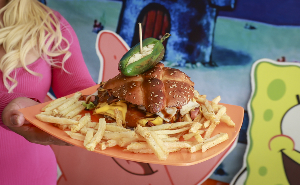 ¡De temporada! Lanzan en Toluca la hamburguesa con sabor a Día de Muertos y pan artesanal