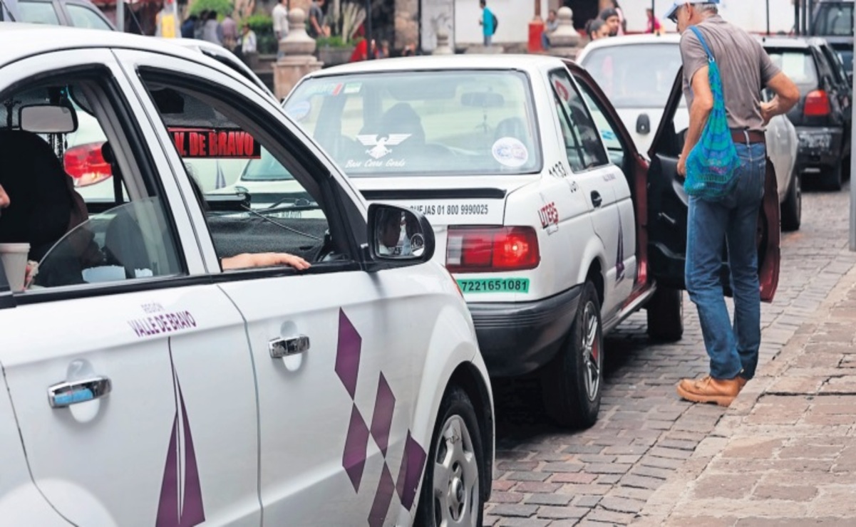 En algunos municipios mexiquenses, los taxis colectivos son la principal y única forma de transporte público / Foto Alejandro Vargas