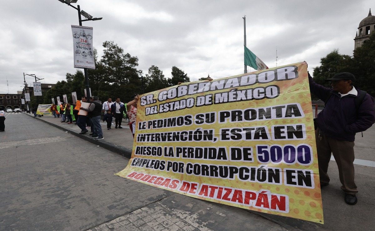 Locatarios de Atizapán de Zaragoza se manifiestan en el Palacio de Gobierno