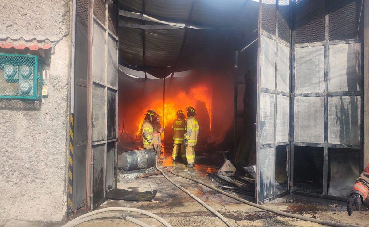 Los bomberos llevaron una motobomba, dos pipas para apagar las llamas que afectaron una superficie de 500 metros cuadrados / Foto: Especial