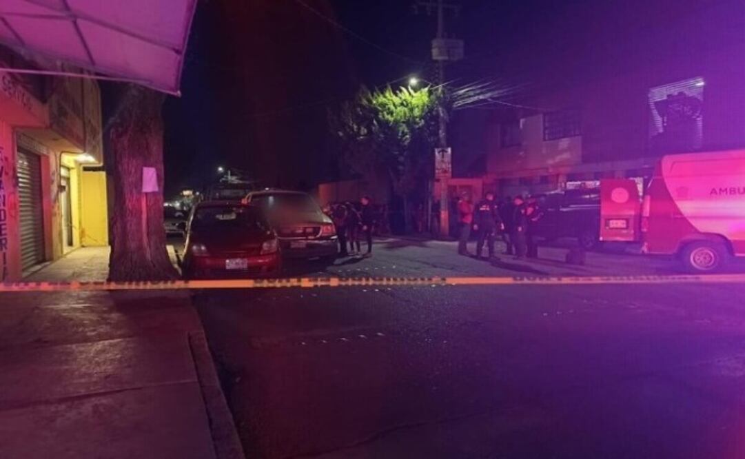 La camioneta de la víctima quedó en calle Aztecas, a escasos metros de la vialidad Adolfo López Mateos / Foto Especial