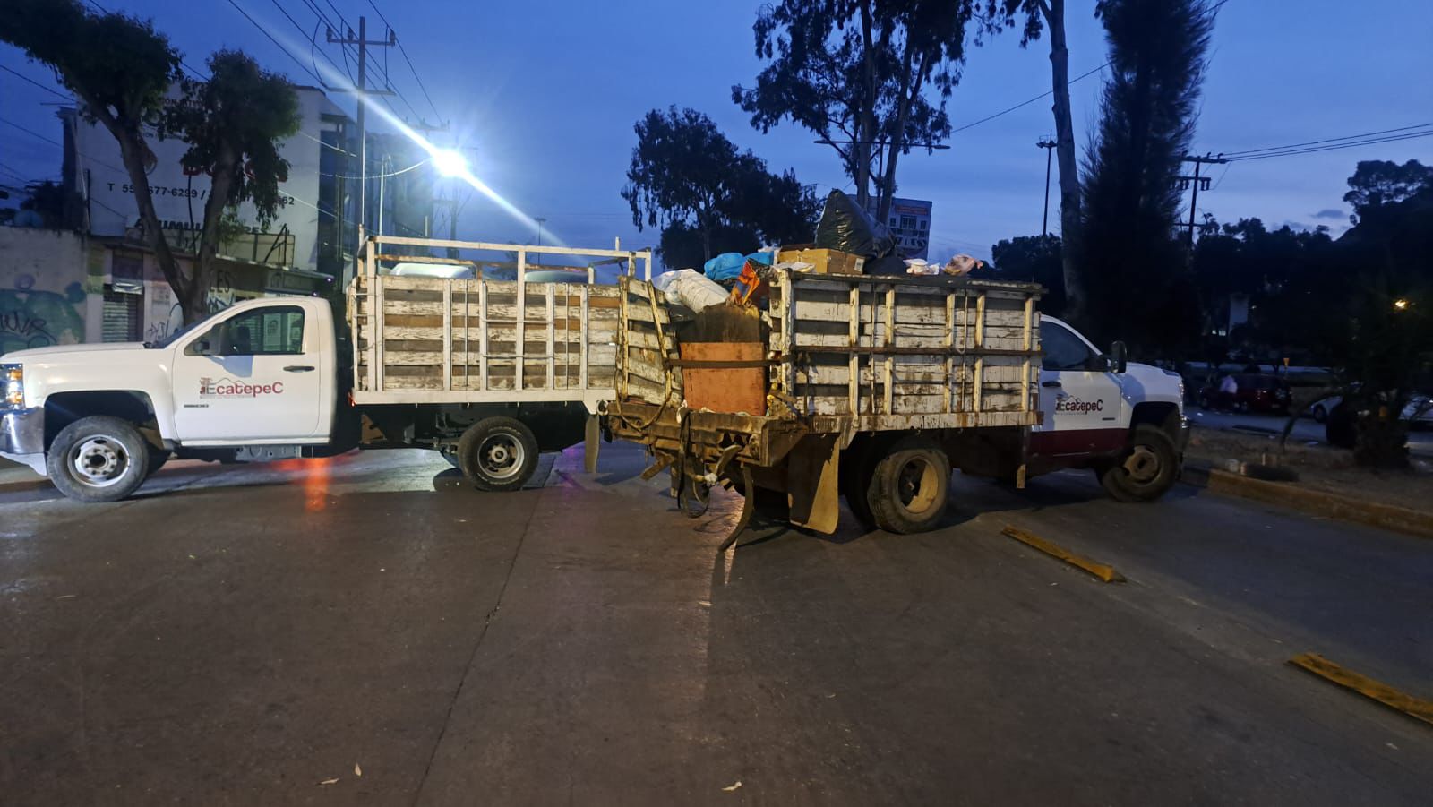Los trabajadores exigen el pago de sus prestaciones laborales y denuncian las malas condiciones laborales. Foto Especial