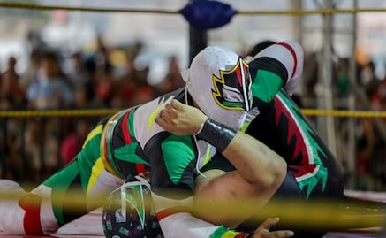¡De dos a tres caídas! Santo Jr. y Puma King conquistan Chimalhuacán en un cierre espectacular del Día de la Niñez