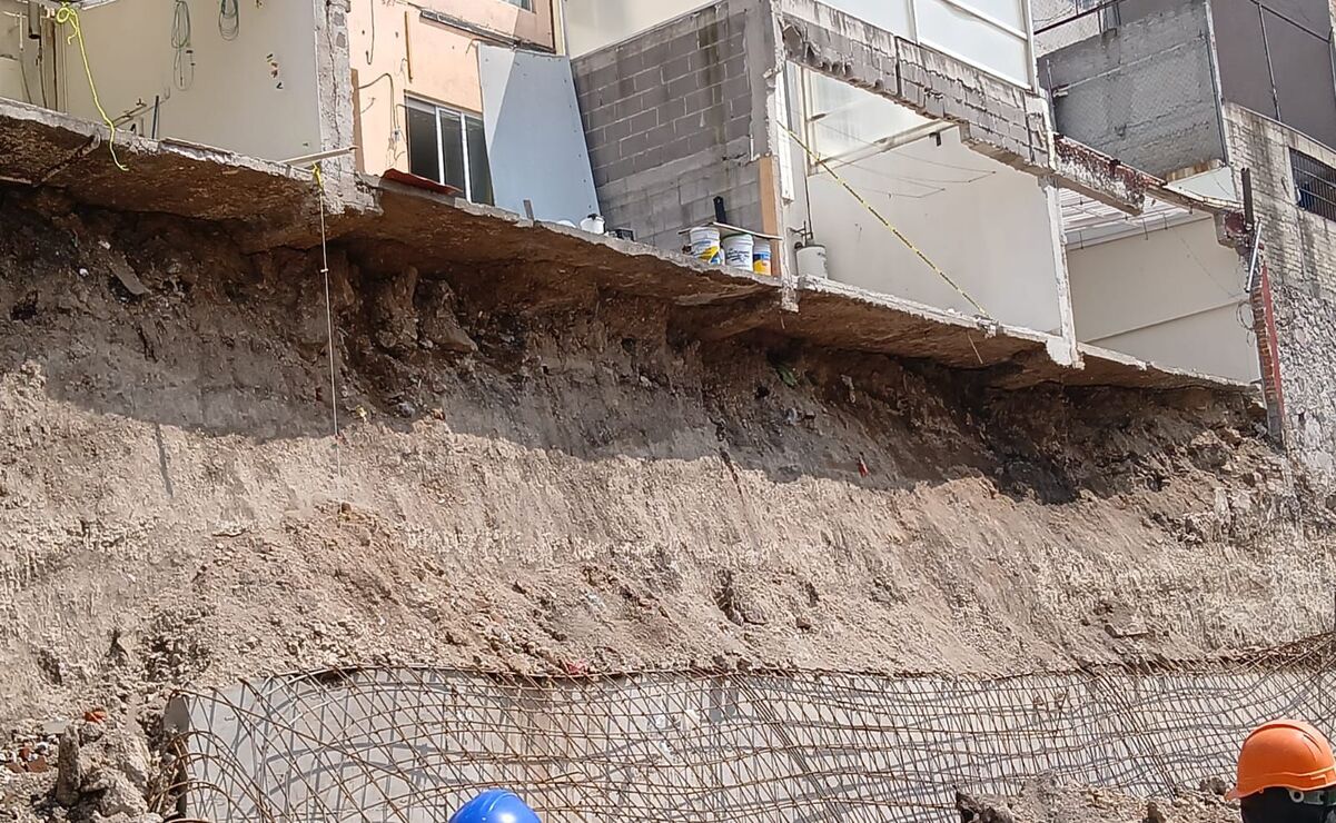 Protección Civil acudió a los domicilios para constar la situación y observaron el desplazamiento que ya existía de las bardas / Foto: Especial