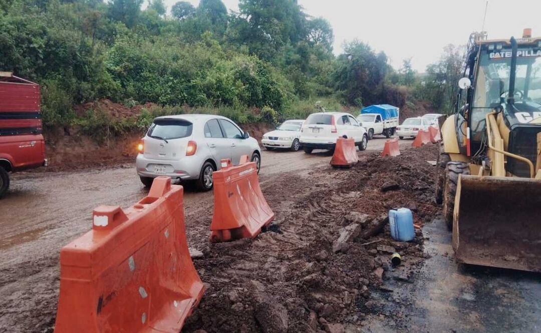 Grieta registrada sobre la carretera federal 55 Tenango del Valle Tenancingo Foto: Especial