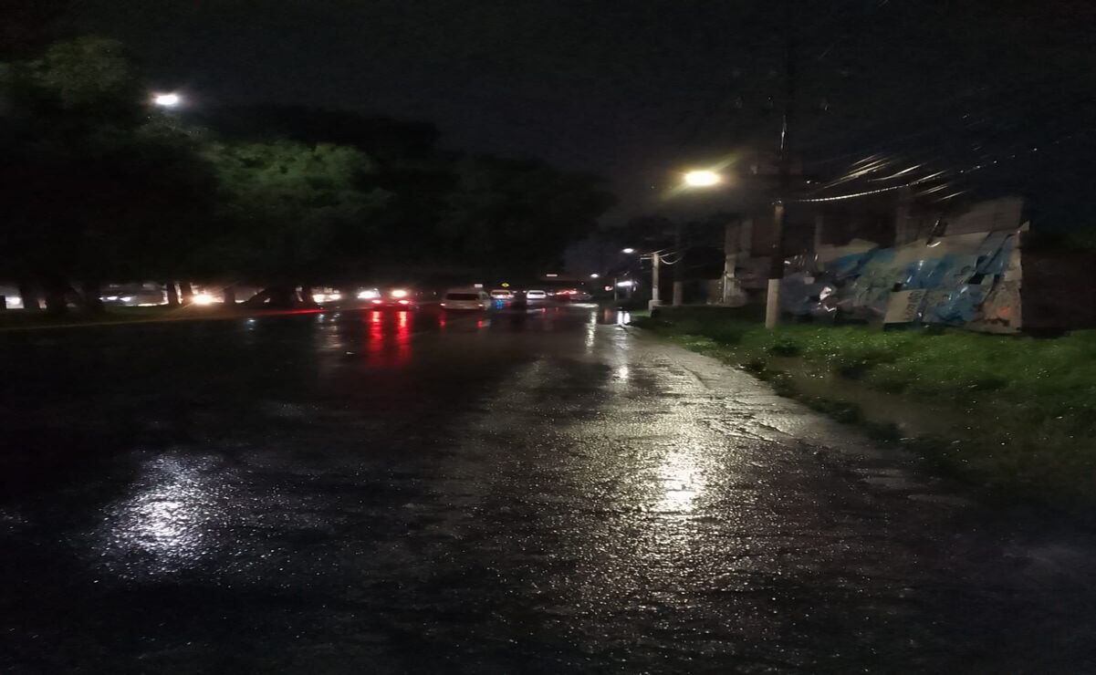 En la carretera México-Puebla, en los límites de Ixtapaluca y Valle de Chalco las autoridades locales también detectaron acumulación de agua en varios puntos / Foto: Especial