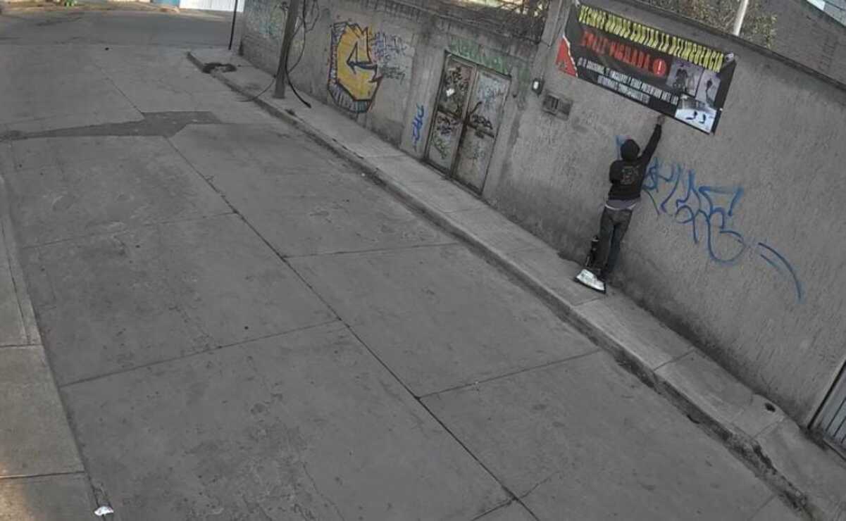 Los delincuentes han intentado quemar las lonas donde aparecen. Foto: Captura de pantalla