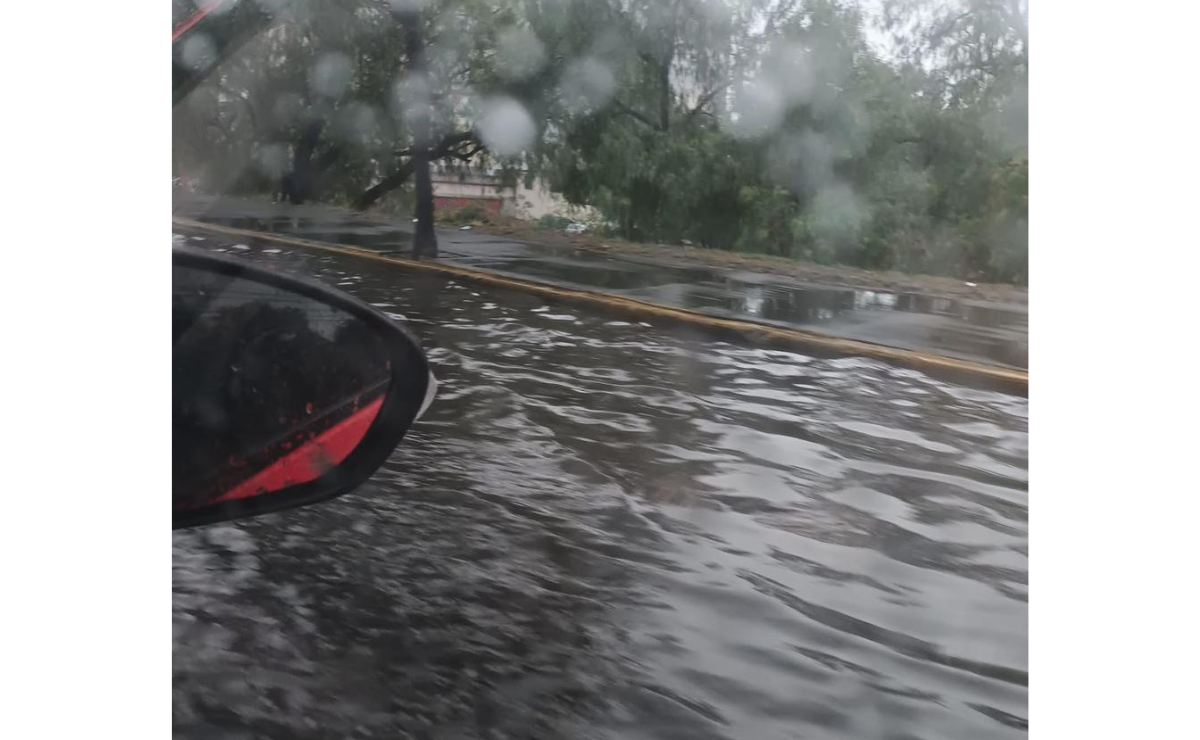 ¡Mexibús detenido! Fuertes lluvias causan caos y encharcamientos en la López Portillo, afectando a miles de usuarios en Coacalco. Foto: Especial