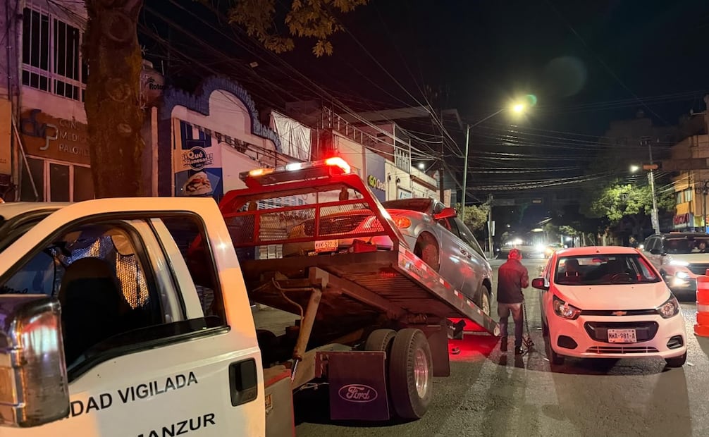 Más de 1,200 autos particulares y decenas de motos y camiones fueron retenidos para evitar tragedias. Foto Especial