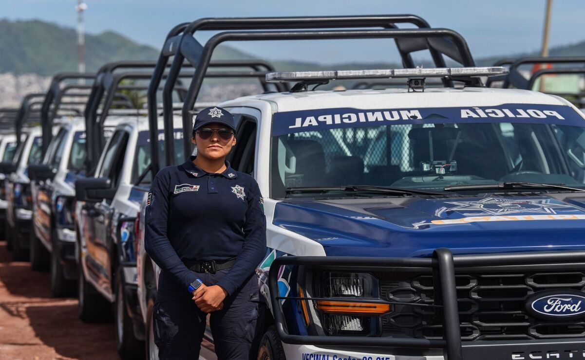 La gobernadora  mexiquense acudió este lunes a Ecatepec a entregar 380 patrullas y 75 moto patrullas al ayuntamiento / Foto: Especial