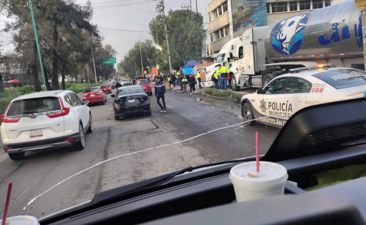Tras la manifestación se registra avance lento en los carriles laterales de la México-Querétaro y sobre la Av. Huixquilucan. Foto: Especial