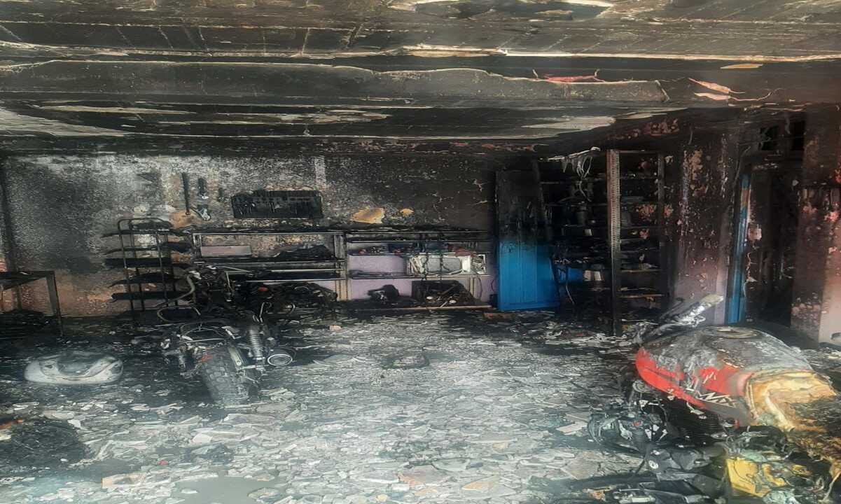 Las autoridades continúan en el lugar realizando las diligencias correspondientes para determinar las causas del incendio / Foto: Especial