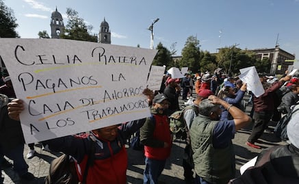 Trabajadores de Ecatepec protestan en Toluca y exigen audiencia con la gobernadora