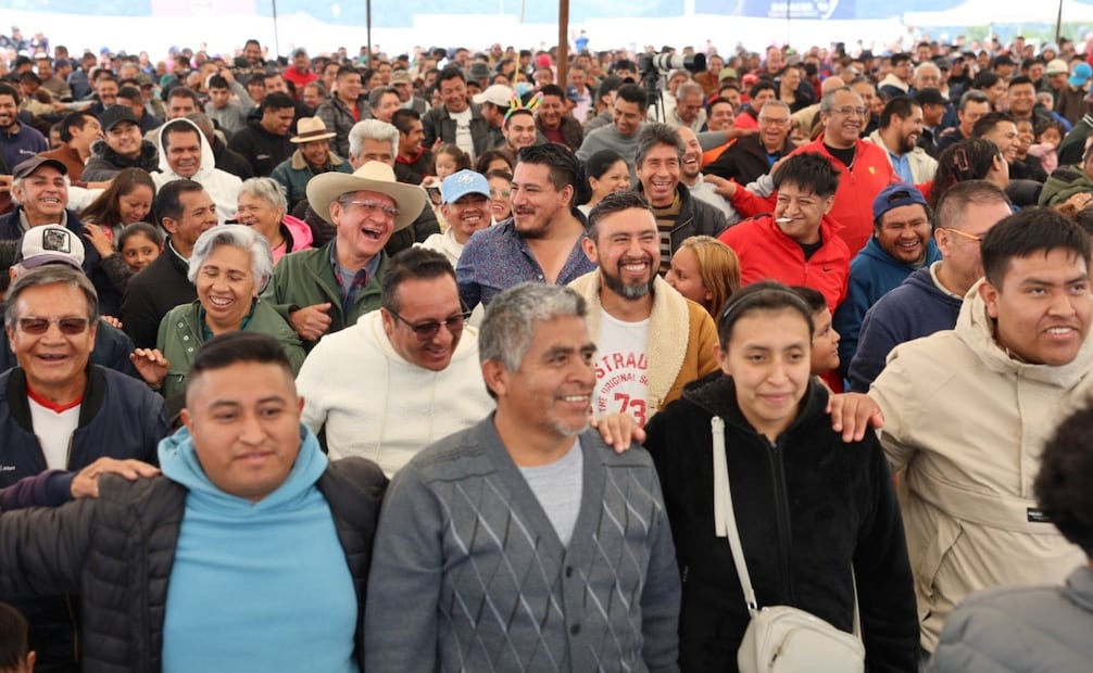 Además de los autos, el gobierno municipal distribuyó pantallas, electrodomésticos y más de mil artículos para el hogar. Foto Especial