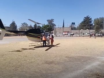 Alcalde de Chiconcuac defiende llegada en helicóptero a carnaval; dice que costó 20 mil pesos y que lo pagó la reina