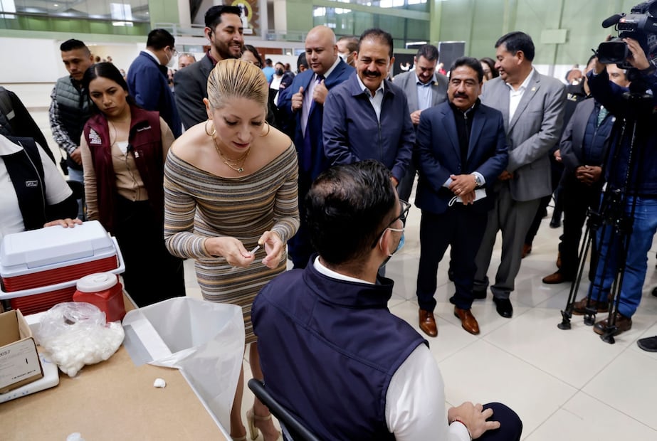 La Secretaría de Salud y la SECTI encabezan el arranque de la vacunación para proteger a la comunidad estudiantil mexiquense. Foto: Especial