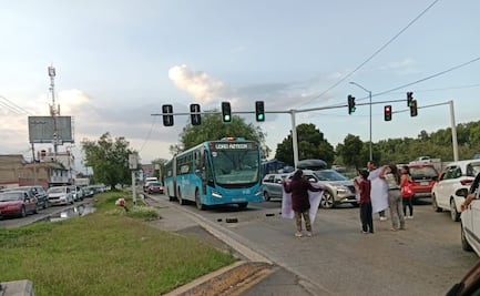Familiares bloquean avenida Central en Ecatepec por la desaparición de Paulina