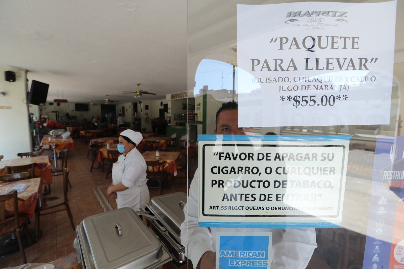 Empresarios se reinventaron, vendieron equipos y algunos recurrieron a fiestas clandestinas para sobrevivir. Foto Jorge Alvarado