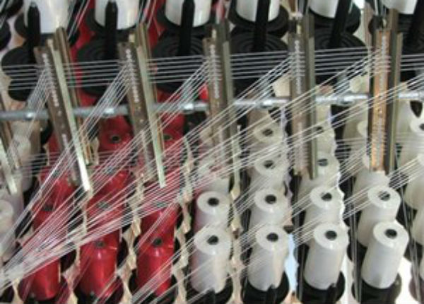 Industria textil convierte fibras naturales o sintéticas en telas y prendas de vestir / Foto Especial
