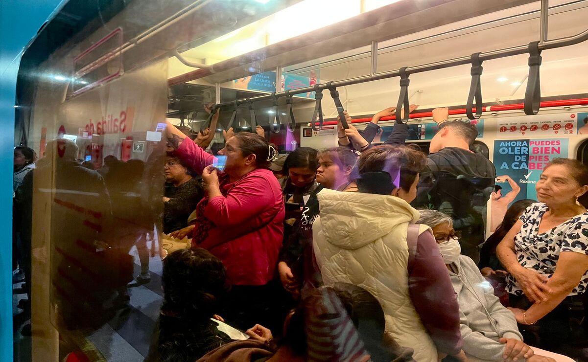 Ferrocarriles Suburbanos informó a los viajeros que existen afectaciones en el sistema eléctrico / Foto: Fernanda Ortiz El Universal
