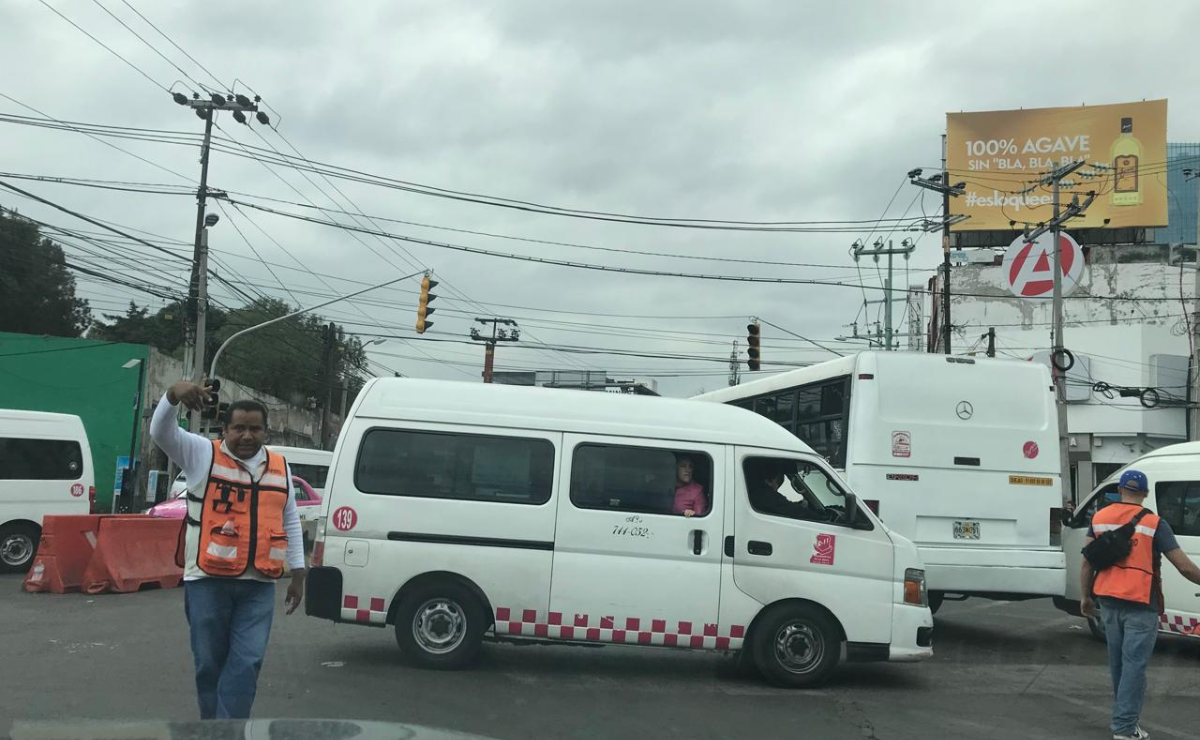 Comerciantes y transeúntes en los alrededores de Cuatro Caminos, un área que requiere atención coordinada. Foto: Rebeca Jiménez