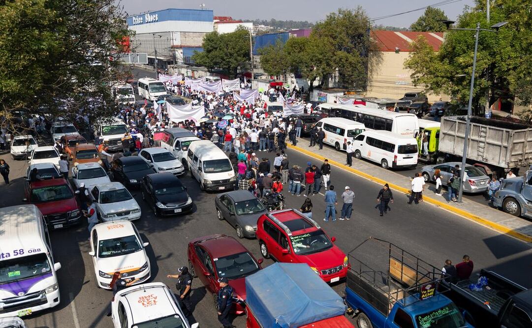 La manifestación bloquea la avenida Primero de Mayo, provocado el colapso de la vía Gustavo Baz. Foto: Hugo Salvador / El Universal Estado de México