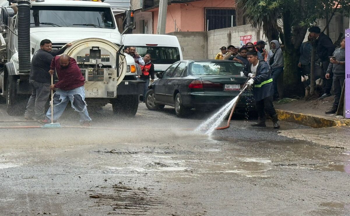 Ricardo Gudiño Morales, director de OAPAS, precisó que el origen de esa espuma está ligado a residuos domésticos, principalmente detergentes descargados desde los hogares. Foto: Especial
