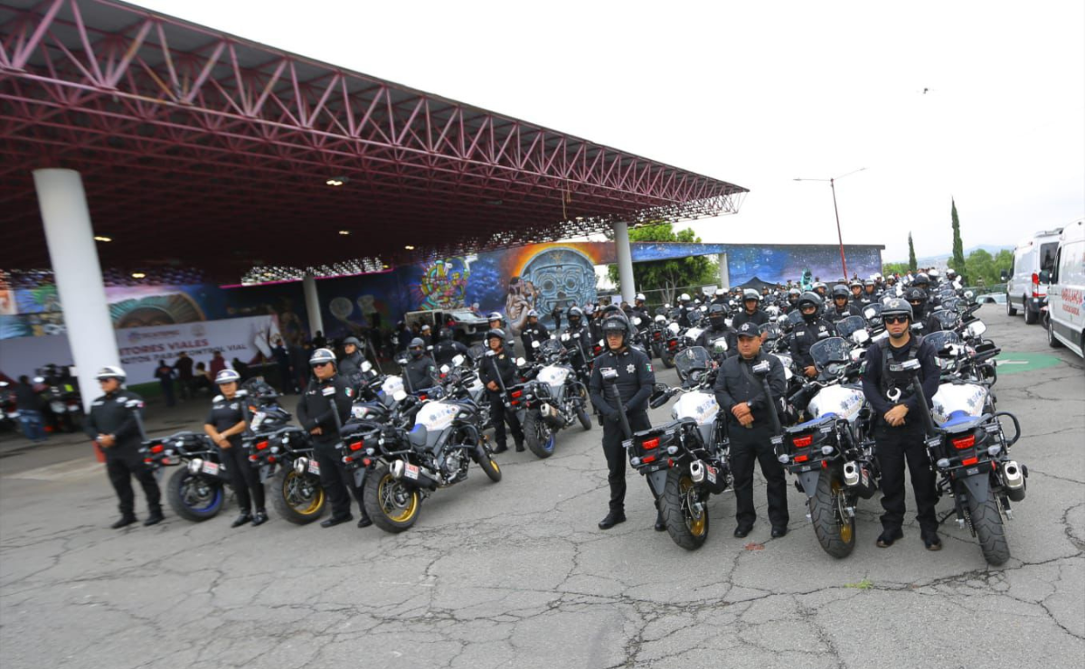 Desde Ecatepec, la alcaldesa Azucena Cisneros da el banderazo a equipo de vanguardia. ¡Invertimos en tu seguridad y en una mejor movilidad! Foto: Especial