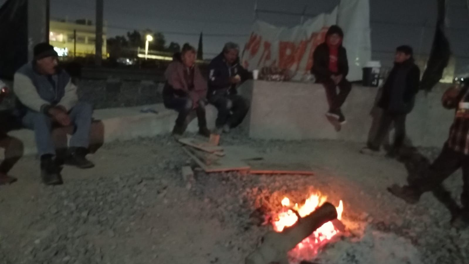 La construcción del Tren Suburbano al AIFA enfrenta nuevos obstáculos. Vecinos de Tultepec mantienen bloqueado un tramo de las obras desde hace un mes. Foto Especial