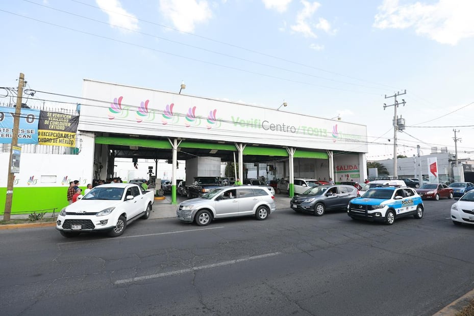 Tras el periodo de concientización, la verificación vehicular en la Zona Metropolitana de Toluca pasó del 30% al 50%. Foto Alejandro Vargas / El Universal
