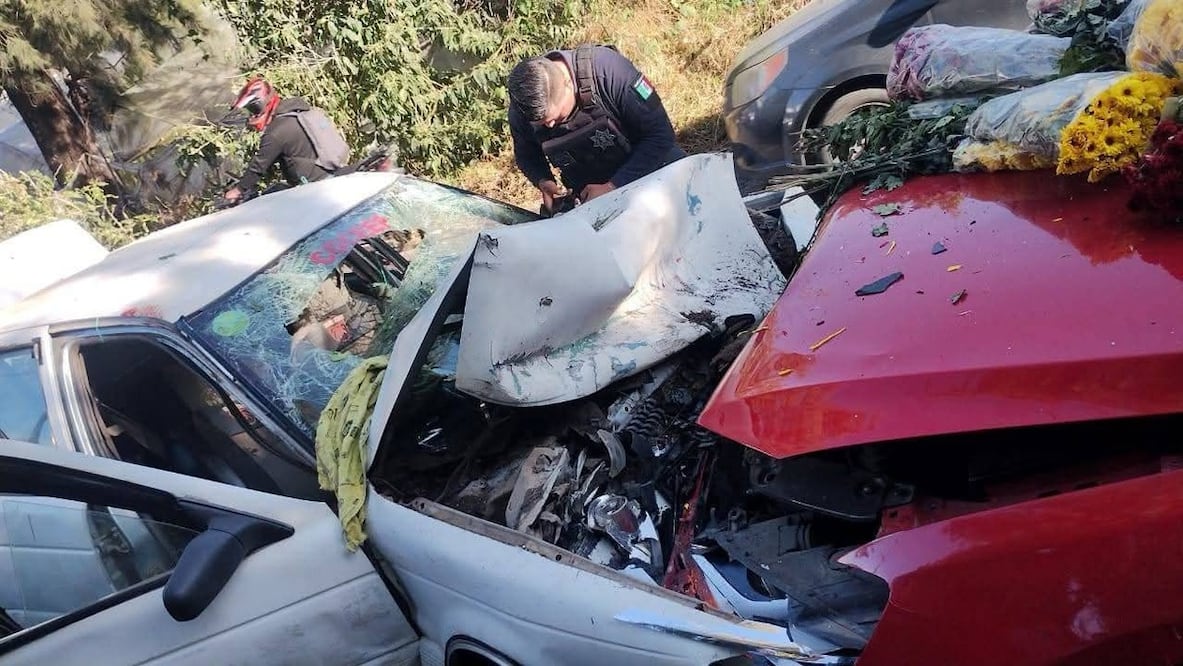 Por su parte elementos de Seguridad Pública abanderaron el lugar para agilizar el tránsito vial y evitar un incidente mayor. Foto: especial