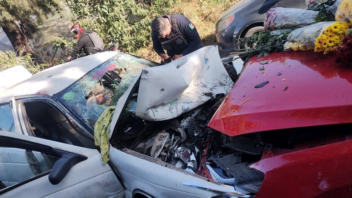 Choque frontal en la Tenancingo-Villa Guerrero deja cuatro personas lesionadas