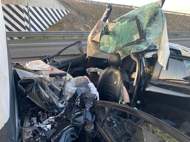 Fuertes imágenes: Automóvil queda destrozado tras chocar en Nopaltepec; hay 5 lesionados