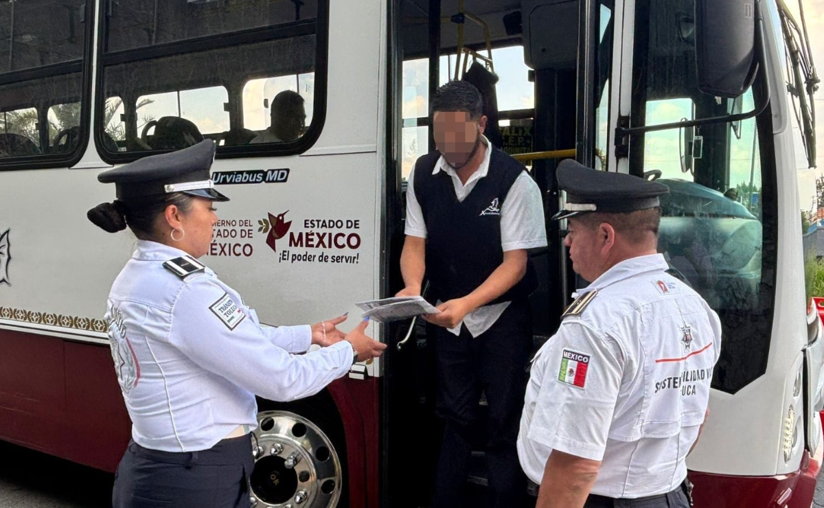 Autoridades de Toluca revisan unidades de transporte público en Santa Cruz Atzcapotzaltongo para asegurar la seguridad de los usuarios. Foto: Especial