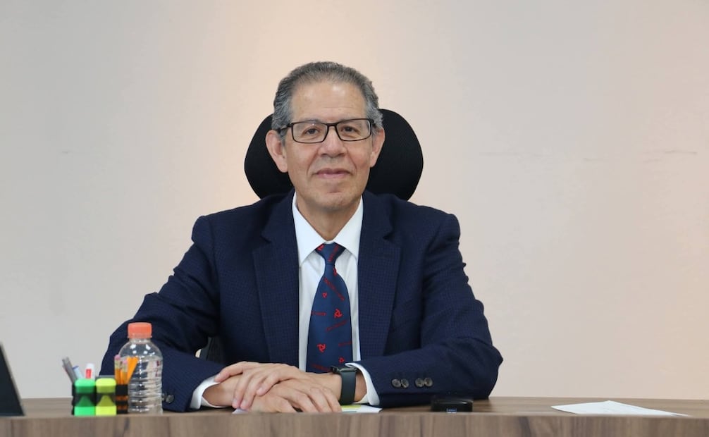 José Martínez Vilchis, ex titular del Infoem, aseguró que los comisionados no han recibido beneficios económicos y pidió priorizar al personal. Foto Especial