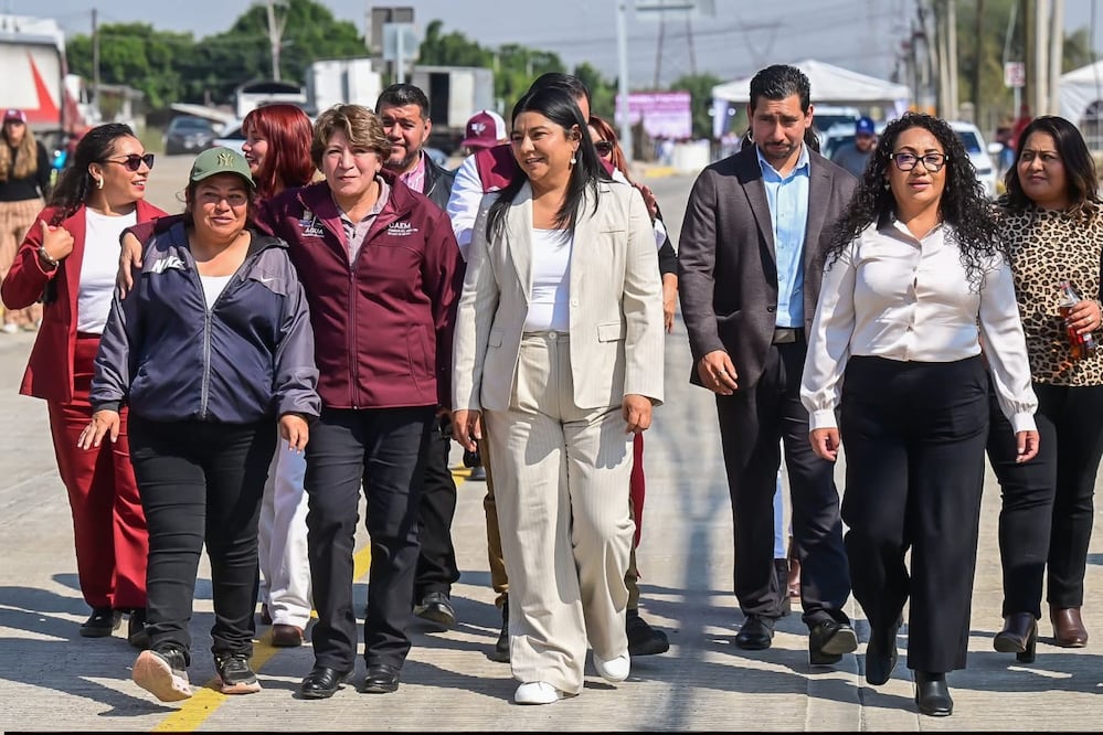 La alcaldesa Ana María Castro Fernández supervisa los tramos rehabilitados con recursos propios del municipio de Tultitlán. Foto Especial