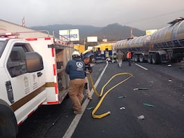 Cuatro heridos y cierre total de la México-Toluca; pipa invade carriles en La Marquesa